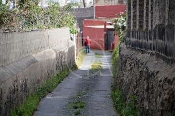 El Cubillo implora por la conexión a la red de saneamiento y el asfaltado de su acceso (Foto TA)